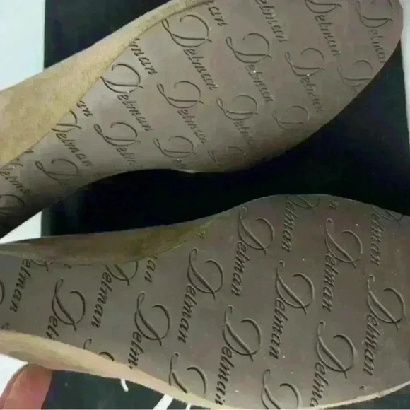 Suede mocha pump size 9 - Picture 6 of 6